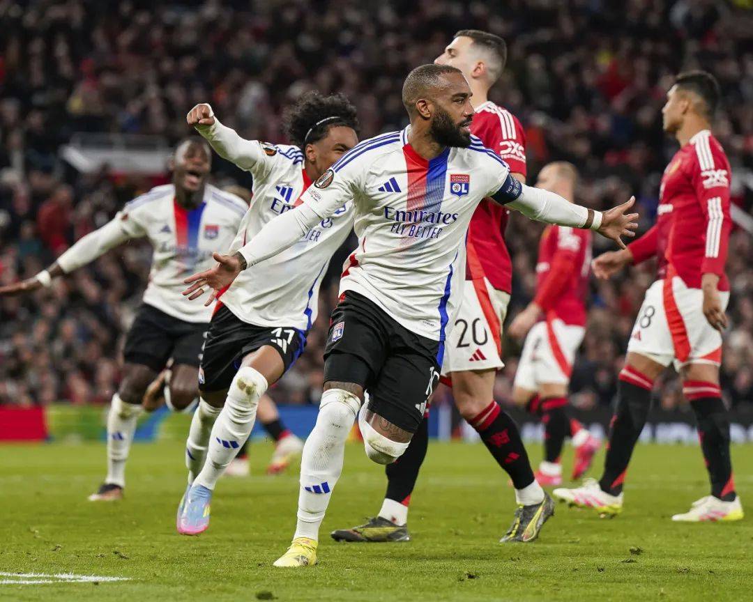 包含罗马完成体检备战欧联风云突变拜仁慕尼黑关键时刻刷新队史纪录之后，拜仁慕尼黑强势反弹备战西甲的词条